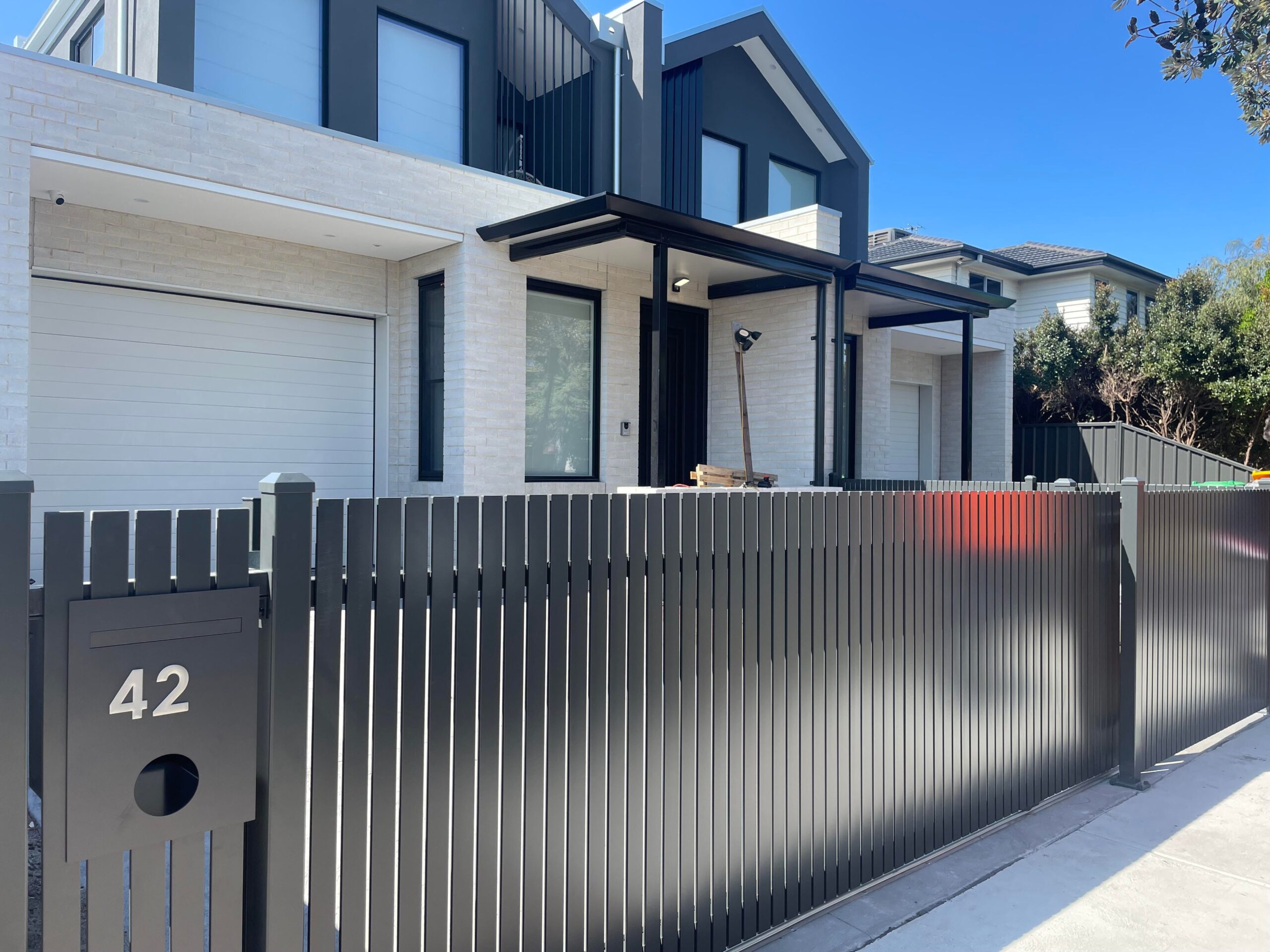 The Straight Slider Gate - DIY Package (5m wide)
